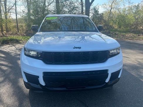 Used 2023 Jeep Grand Cherokee L Laredo AWD/4WD image 2