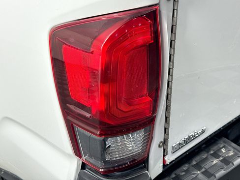 Used 2020 Toyota Tacoma SR image 32