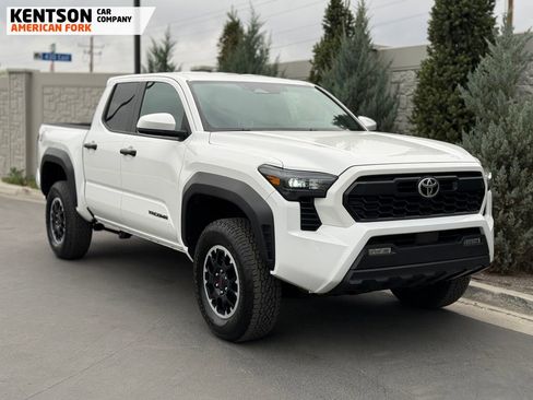 Used 2025 Toyota Tacoma TRD Off-Road image 13