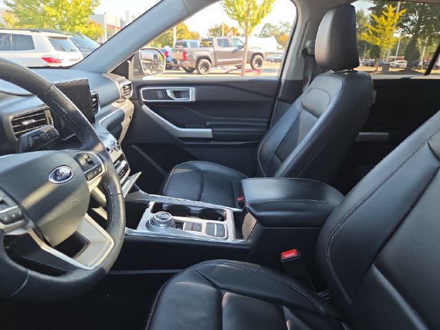 Used 2022 Ford Explorer XLT w/ Equipment Group 202A RWD image 9