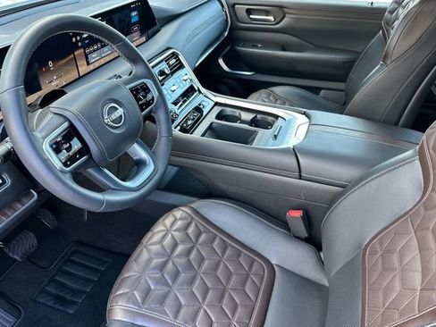 Used 2025 Nissan Armada Platinum Reserve image 9