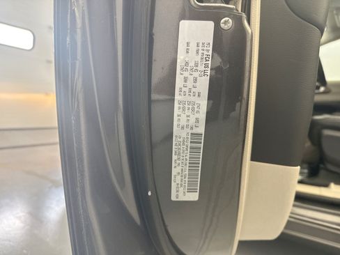 Used 2019 Chrysler Pacifica Touring-L FWD image 25