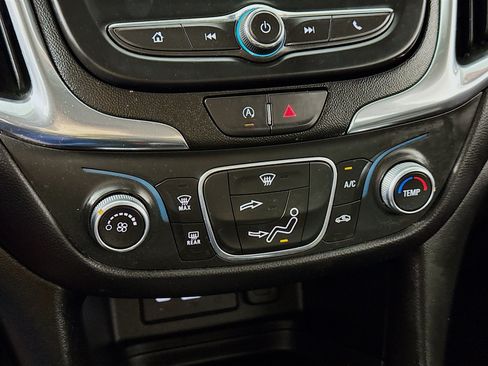 Used 2022 Chevrolet Equinox LT AWD/4WD image 17