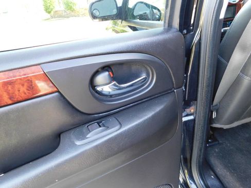 Used 2009 GMC Envoy Denali w/ Sun And 6-Disc Cd Package image 15