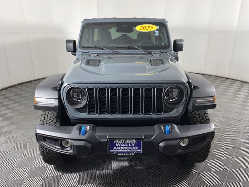 Used 2025 Jeep Wrangler Unlimited Rubicon 4xe AWD/4WD image 10