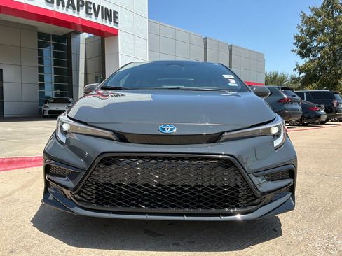 Used 2023 Toyota Corolla SE FWD image 3