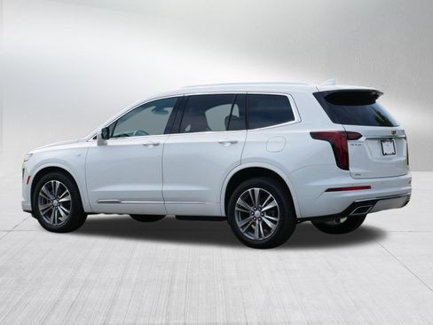 Used 2022 Cadillac XT6 Premium Luxury w/ LPO, Floor Liner Package AWD/4WD image 5