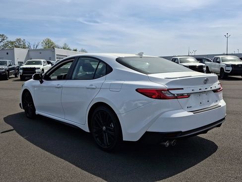 Used 2025 Toyota Camry SE w/ Convenience Package image 4