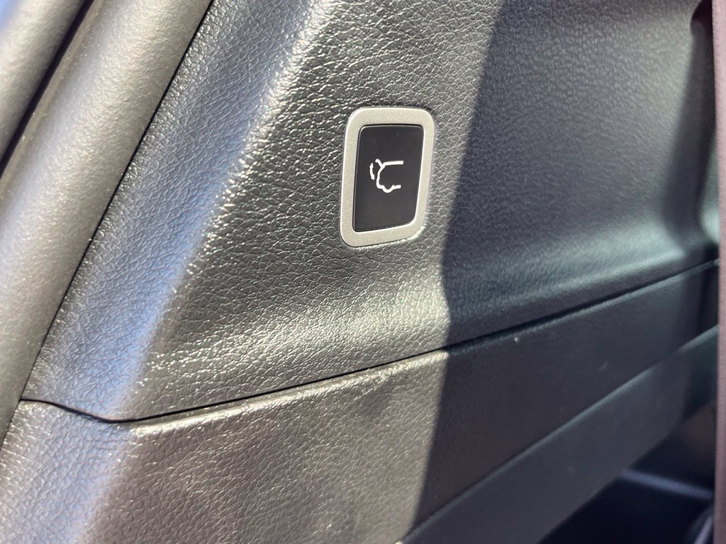 Used 2024 Chrysler Pacifica Touring FWD image 31