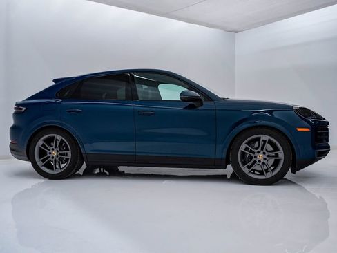 Certified 2024 Porsche Cayenne Coupe image 9