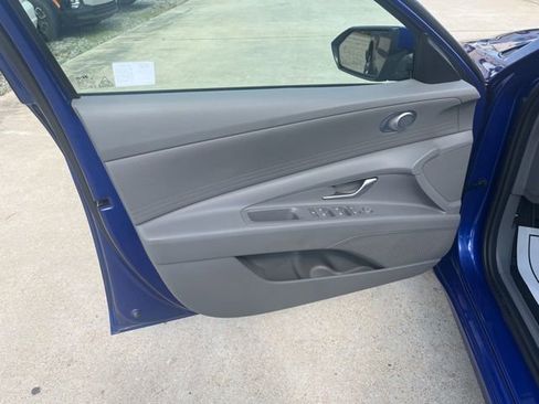 Used 2024 Hyundai Elantra SEL FWD image 10