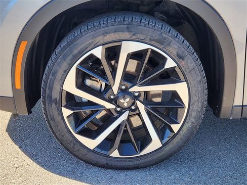 Used 2024 Mitsubishi Outlander SE image 13
