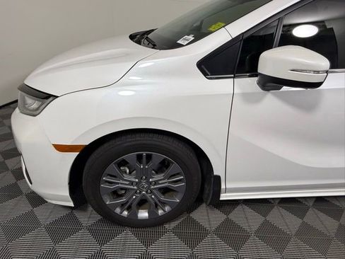 Used 2025 Honda Odyssey Touring image 11
