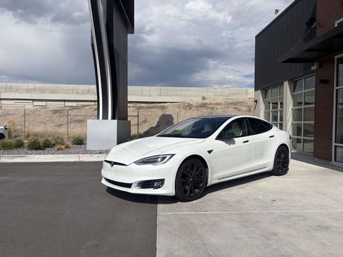 Used 2020 Tesla Model S Performance AWD/4WD image 3