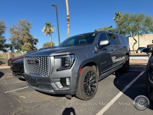 Used 2021 GMC Yukon XL Denali w/ Denali Premium Package AWD/4WD image 7