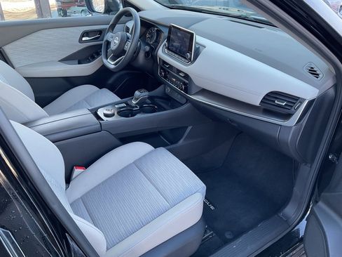 Used 2023 Nissan Rogue SV image 17