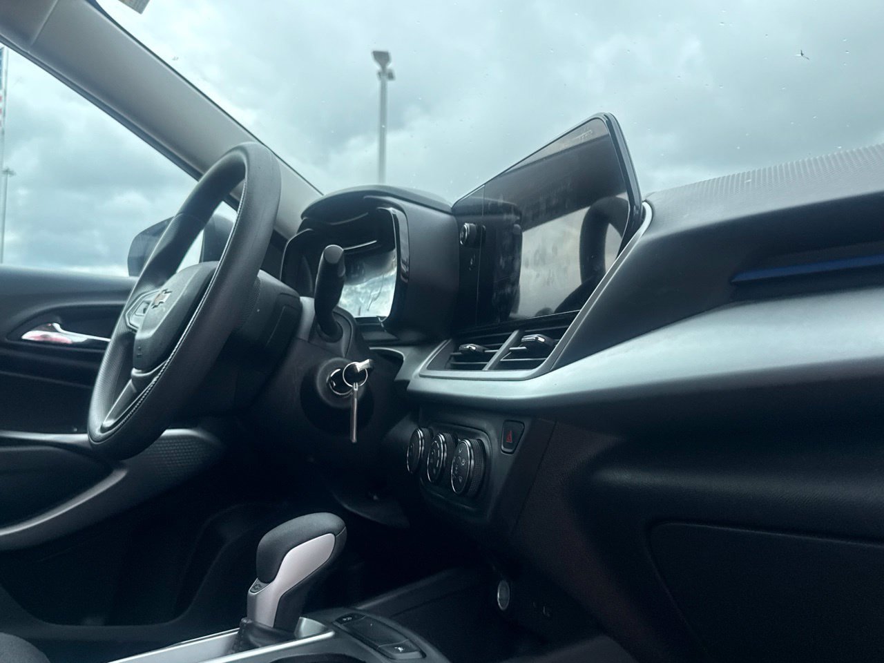 Used 2025 Chevrolet Trax LS FWD image 29