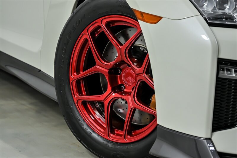 Used 2019 Nissan GT-R Premium AWD/4WD image 3
