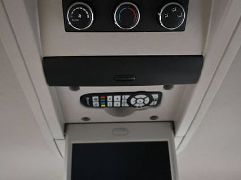 Used 2015 Chrysler Town & Country Touring-L w/ Driver Convenience Group FWD image 26