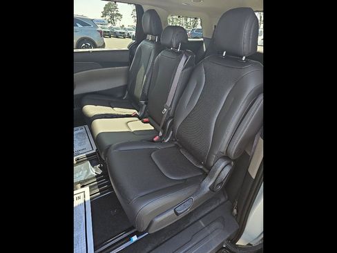 New 2026 Kia Carnival SX image 25