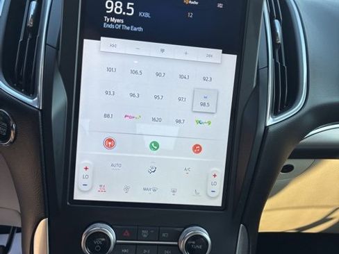 Used 2024 Ford Edge Titanium image 19