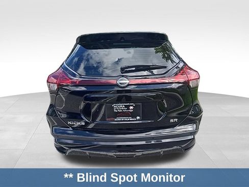 Used 2023 Nissan Kicks SR w/ SR Premium Package FWD image 5
