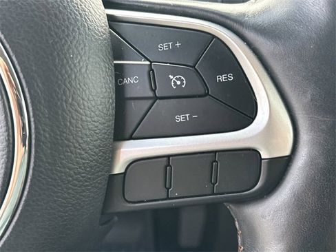 Used 2018 Jeep Compass Latitude w/ Cold Weather Group image 19