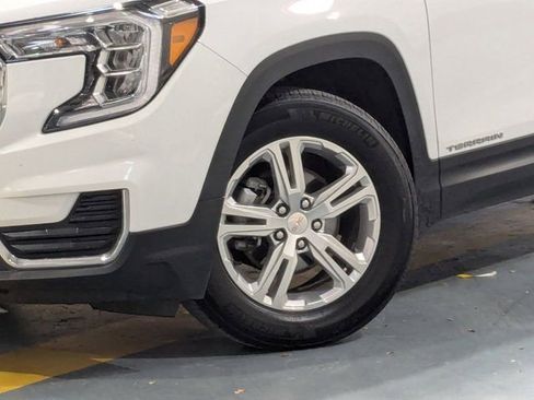Used 2024 GMC Terrain SLE image 32