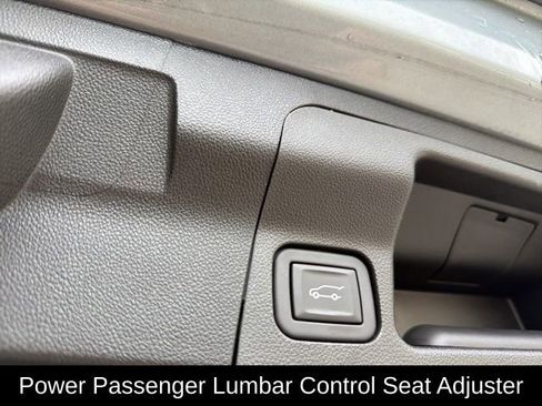 Used 2023 GMC Acadia SLT w/ Preferred Package image 16