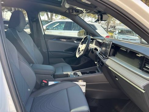 New 2026 Volkswagen Tiguan SE R-Line AWD/4WD image 35