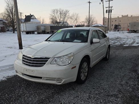 Used 2010 Chrysler Sebring Limited image 4