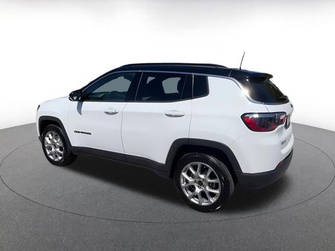 Used 2025 Jeep Compass Limited image 10