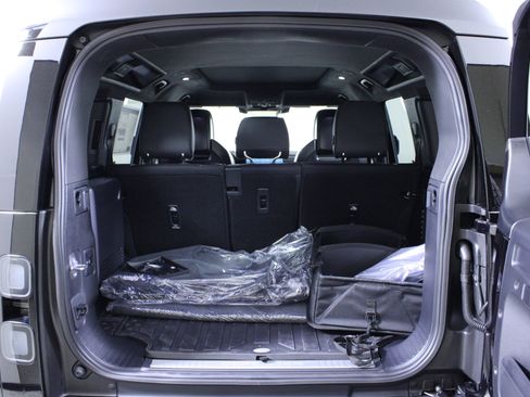 New 2026 Land Rover Defender 110 OCTA AWD/4WD image 10