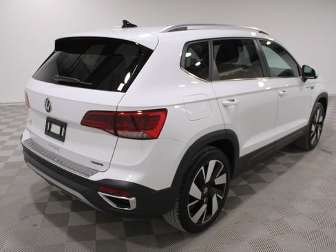 Used 2024 Volkswagen Taos SEL image 27