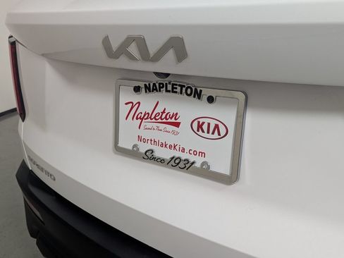 Used 2023 Kia Sorento LX FWD image 7