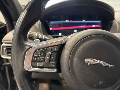 Used 2019 Jaguar F-PACE R-Sport image 28