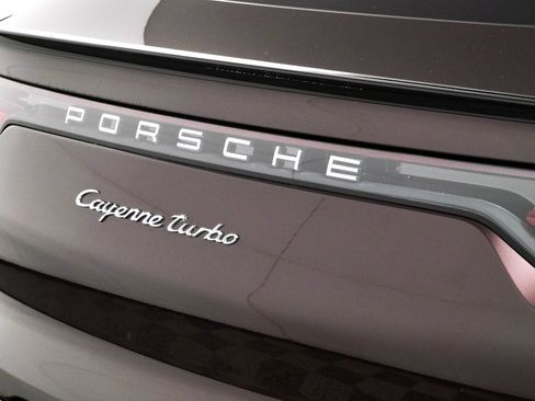 Certified 2022 Porsche Cayenne Turbo AWD/4WD image 38