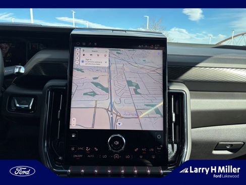 Used 2025 GMC Yukon XL AT4 image 12