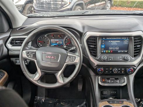 Certified 2023 GMC Acadia SLE w/ Driver Convenience Package image 17