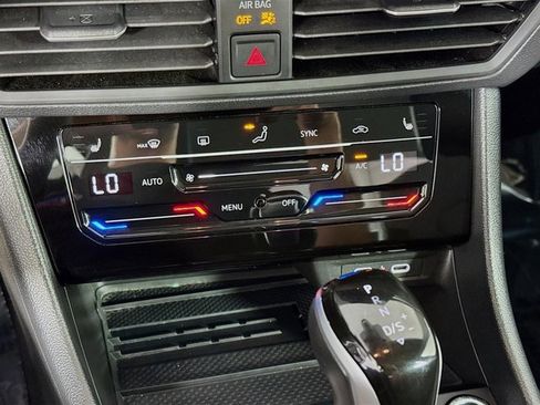 Used 2025 Volkswagen Jetta SE image 18