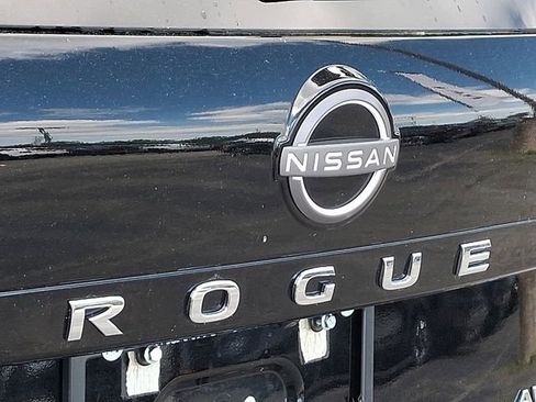 Used 2023 Nissan Rogue S AWD/4WD image 30