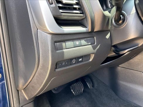 Used 2024 Nissan Rogue SV FWD image 30