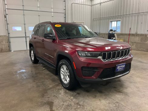 Used 2024 Jeep Grand Cherokee Laredo AWD/4WD image 6