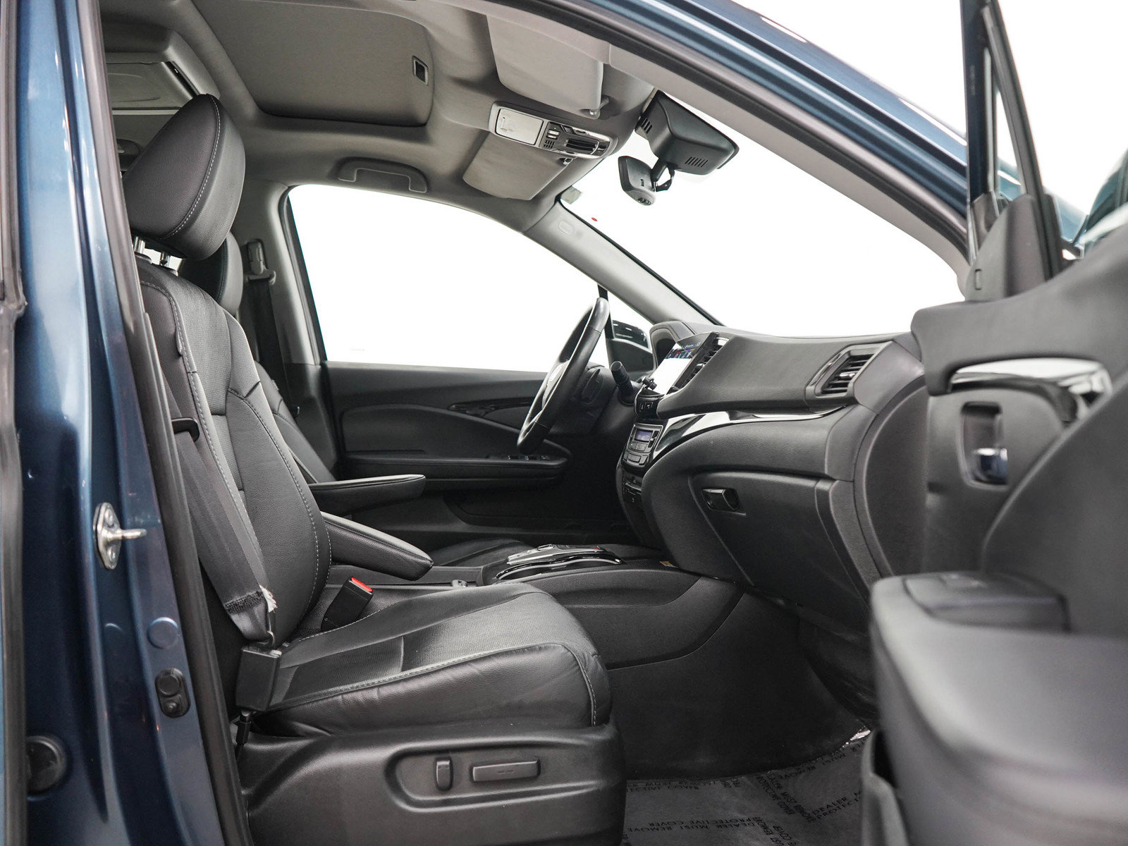 Used 2021 Honda Pilot Touring image 11