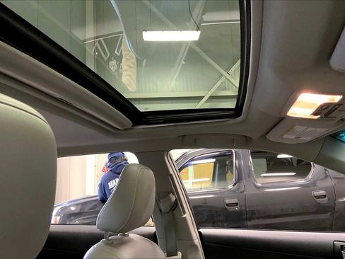 Used 2014 Toyota Camry XLE w/ Leather Package image 15