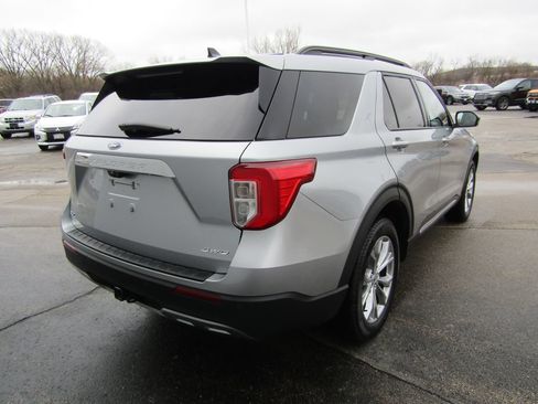 Used 2024 Ford Explorer XLT w/ Equipment Group 202A AWD/4WD image 6