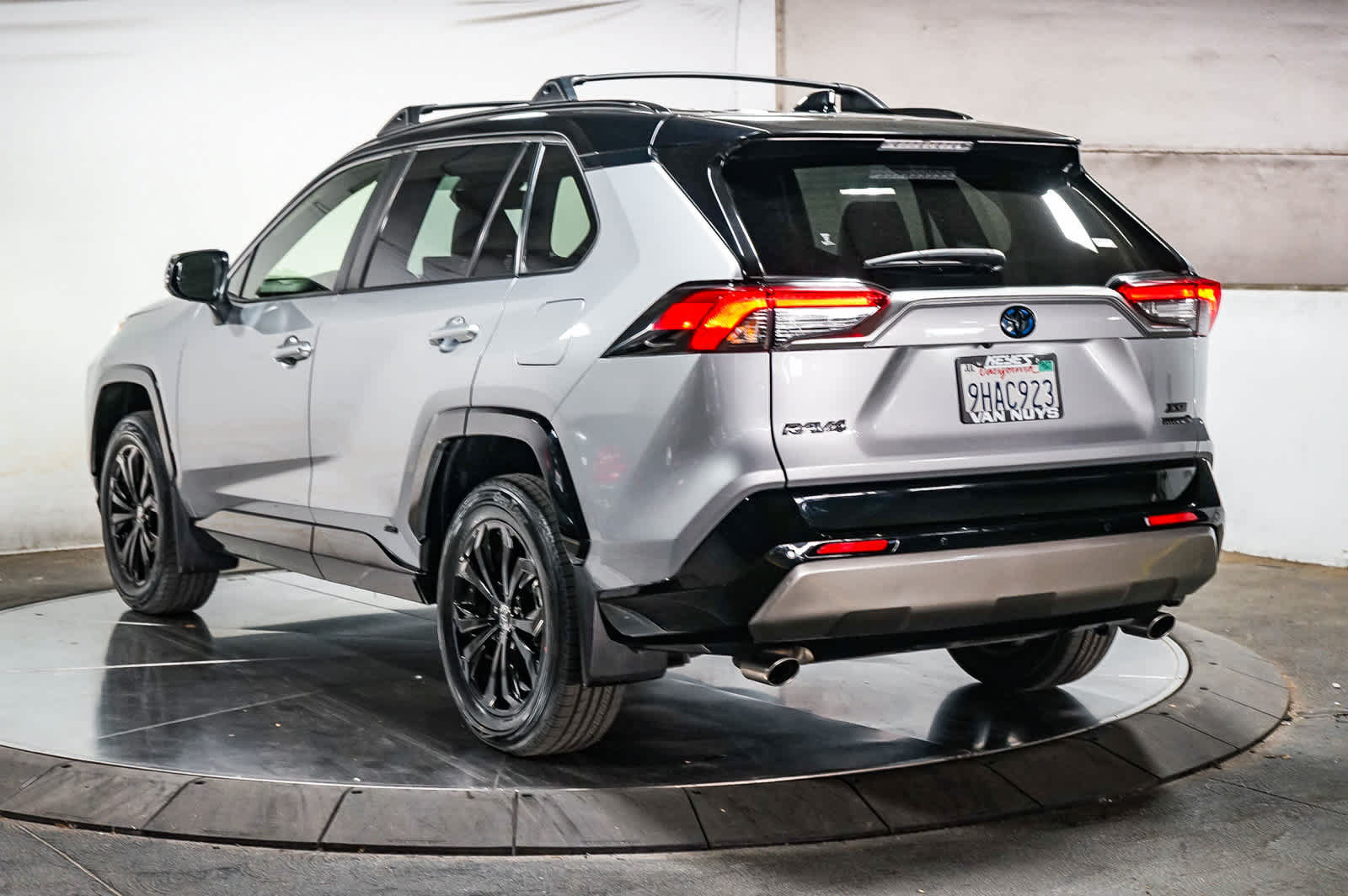 Used 2023 Toyota RAV4 XSE AWD/4WD image 8
