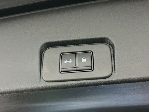 Used 2023 Nissan Rogue SL w/ SL Premium Package image 32