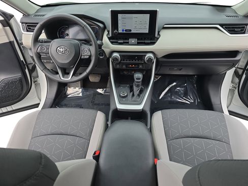 Used 2024 Toyota RAV4 XLE w/ Convenience Package image 9