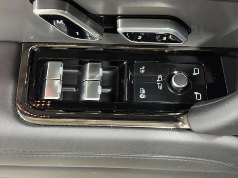 Used 2023 Land Rover Range Rover Sport SE image 25